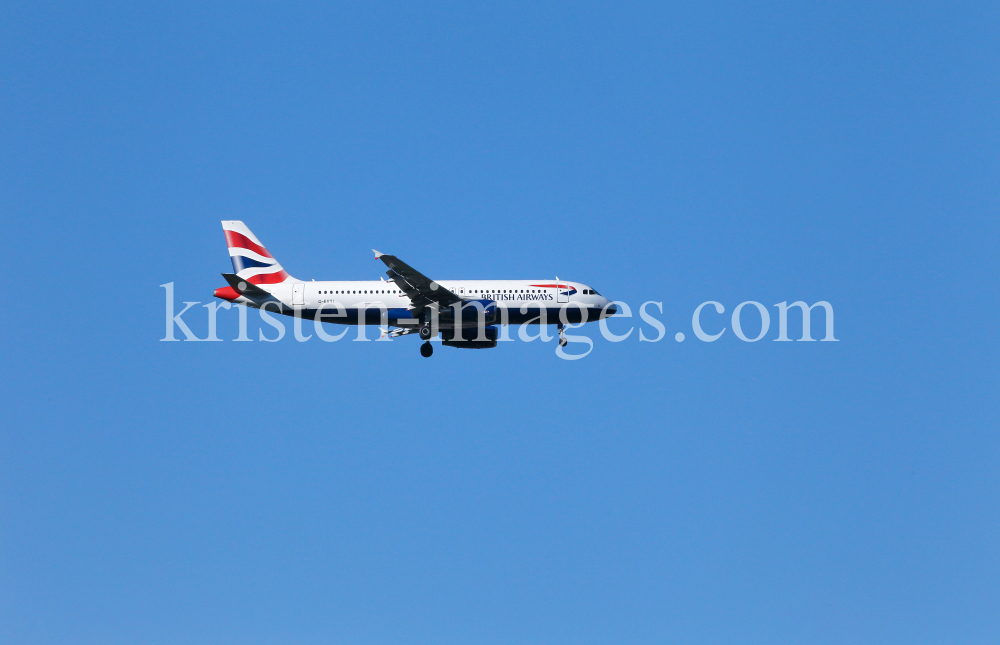 British Airways Flugzeug / Landeanflug Innsbruck, Tirol by kristen-images.com