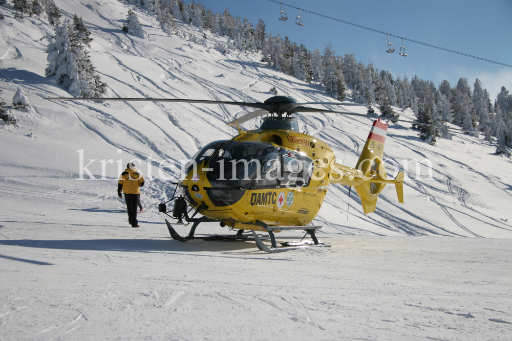 Rettungshubschrauber vom ÖAMTC by kristen-images.com