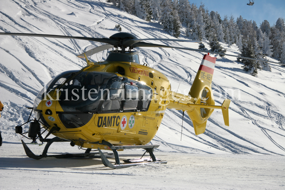 Rettungshubschrauber vom ÖAMTC by kristen-images.com