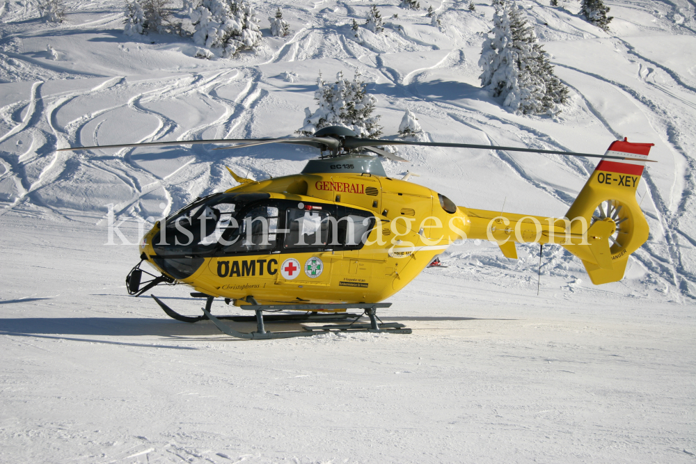 Rettungshubschrauber vom ÖAMTC by kristen-images.com