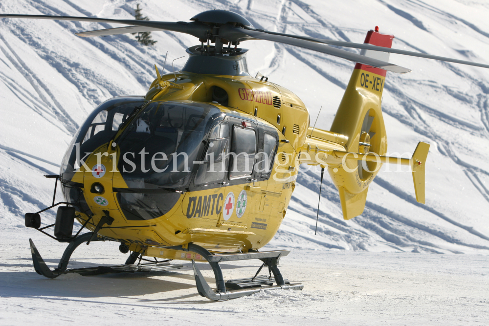 Rettungshubschrauber vom ÖAMTC by kristen-images.com