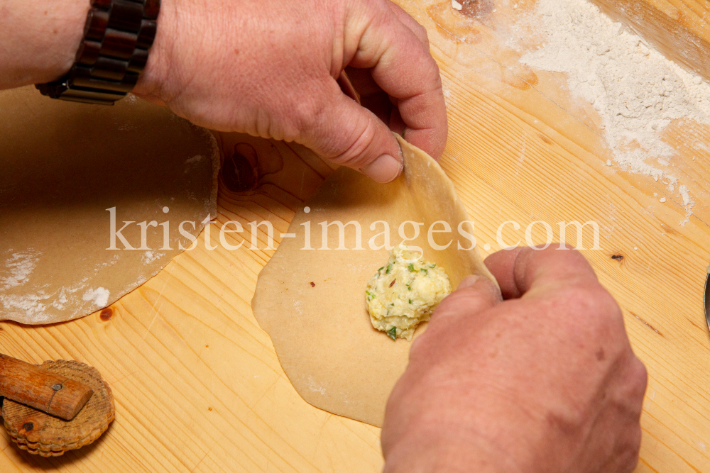 Mario und Christoph kochen / Innsbruck, Tirol, Austria by kristen-images.com