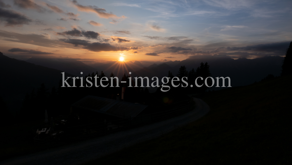 Abendstimmung, Sonnenuntergang bei der Patscher Alm, Patscherkofel by kristen-images.com