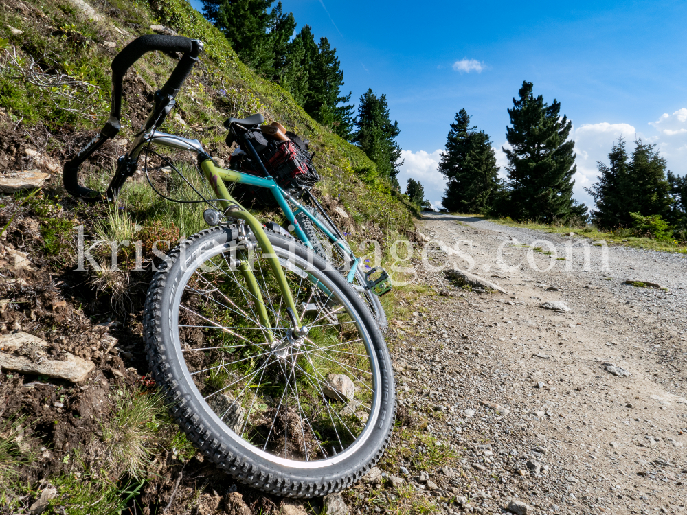 Patscherkofel, Tirol, Austria / altes Mountainbike by kristen-images.com