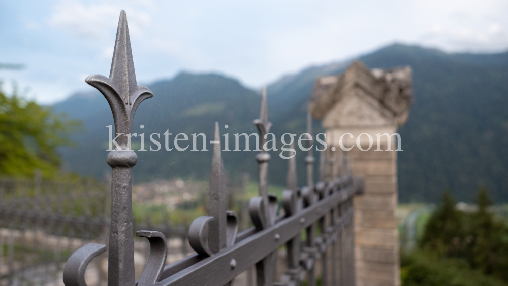 Zaun um die Wallfahrtskirche Maria Locherboden, Mötz, Mieminger Plateau by kristen-images.com