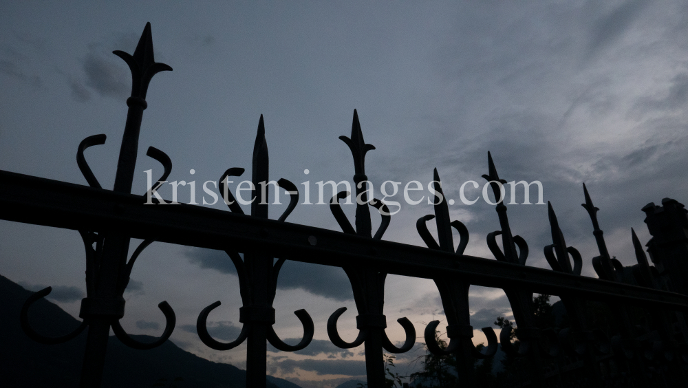 Zaun um die Wallfahrtskirche Maria Locherboden, Mötz, Mieminger Plateau by kristen-images.com