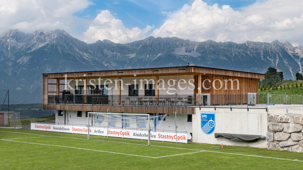 Fußballplatz / Clubhaus / SPG Patsch/Ellbögen by kristen-images.com