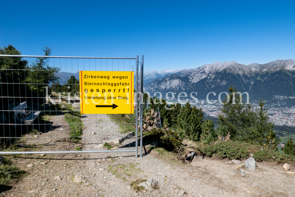 Patscherkofel, Umleitung wegen Bauarbeiten am Zirbenweg by kristen-images.com