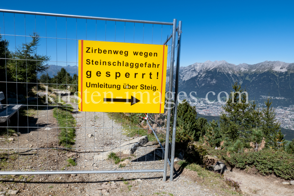 Patscherkofel, Umleitung wegen Bauarbeiten am Zirbenweg by kristen-images.com