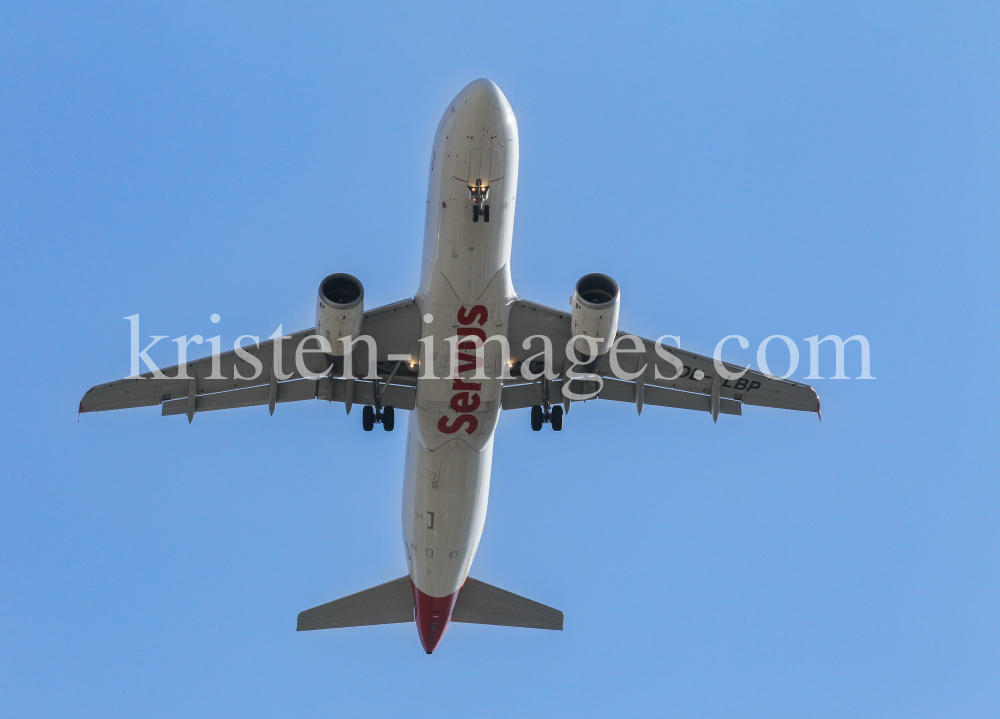 Flugzeug A320  by kristen-images.com