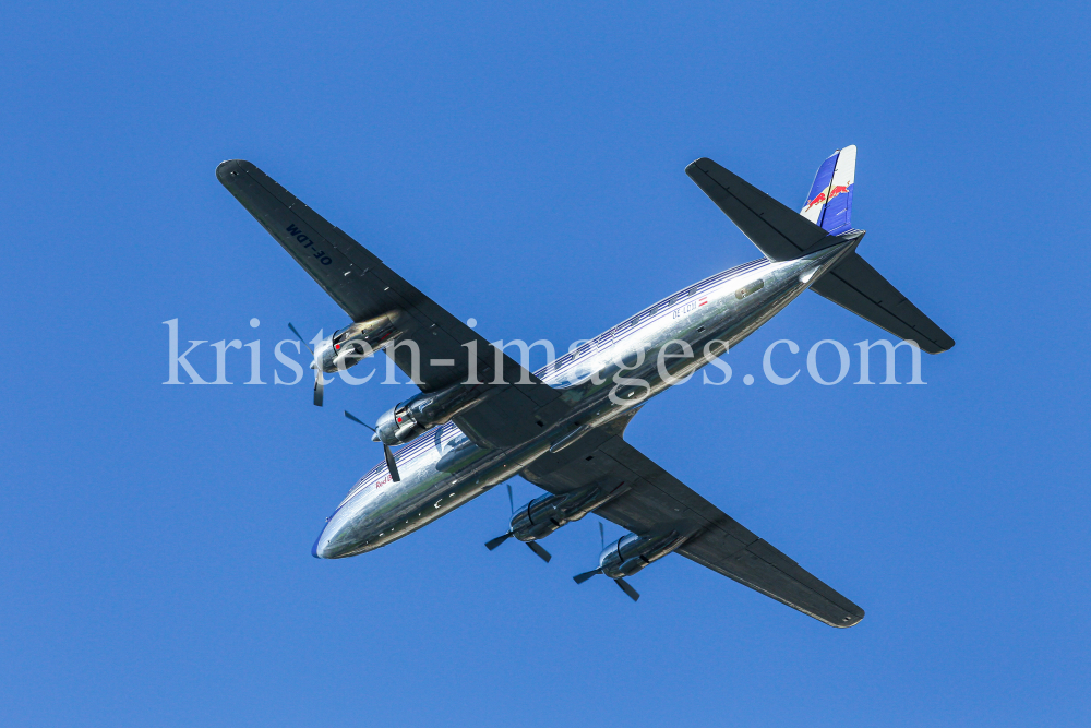 Flugzeug Douglas DC-6B von den Flying Bulls, Red Bull by kristen-images.com