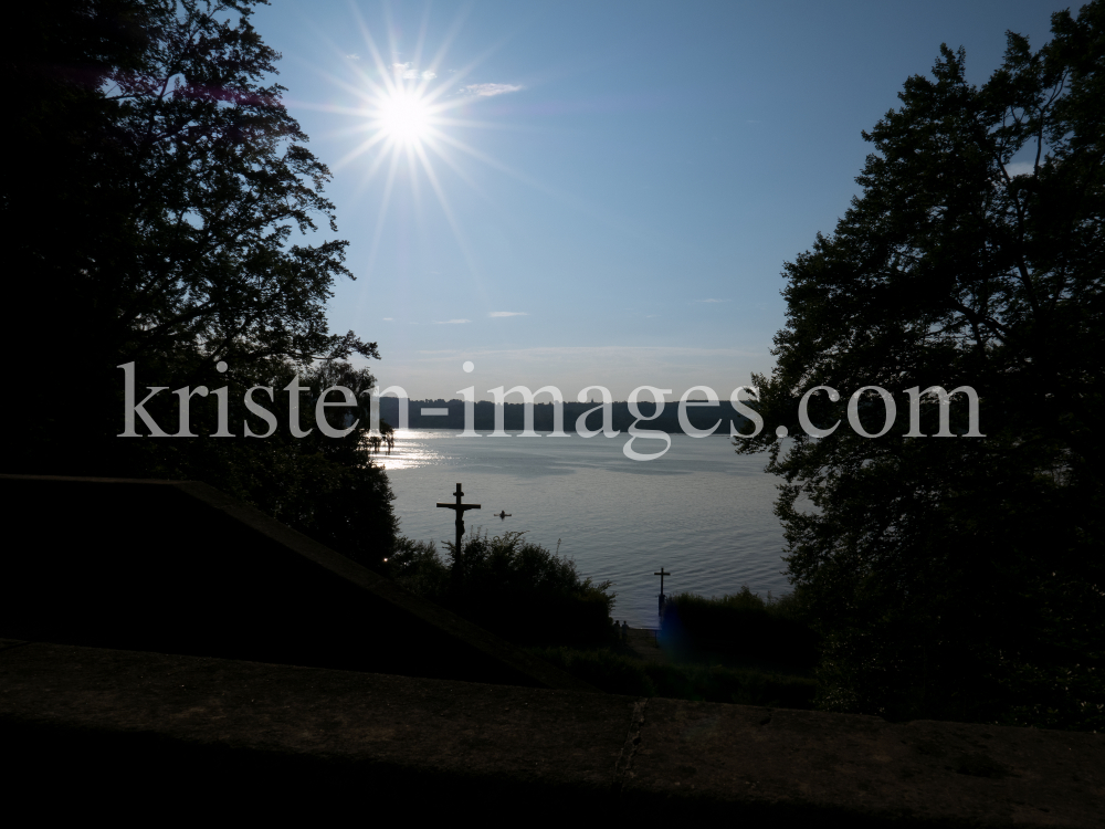 Starnberger See, Bayern, Deutschland / Gedenkstätte von König Ludwig II. by kristen-images.com