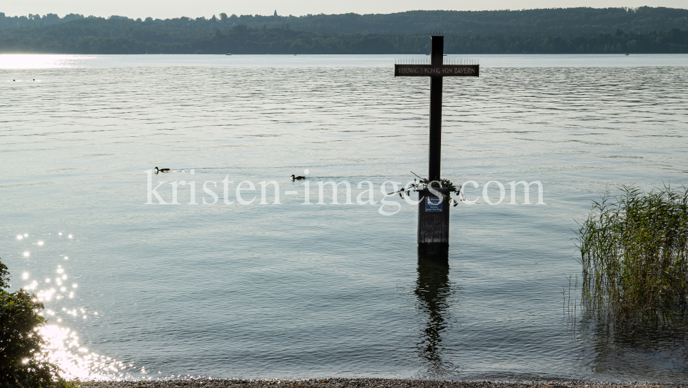 Starnberger See, Bayern, Deutschland / Gedenkstätte von König Ludwig II. by kristen-images.com