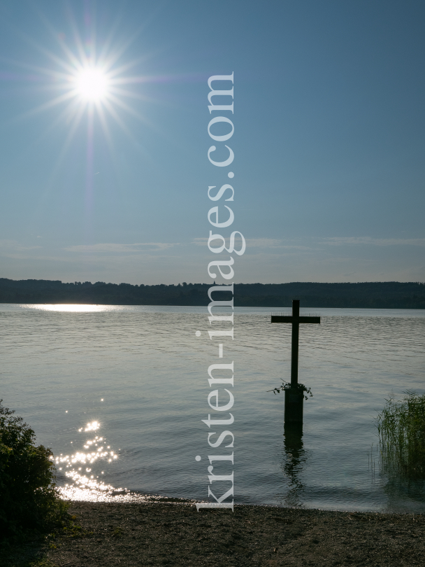 Starnberger See, Bayern, Deutschland / Gedenkstätte von König Ludwig II. by kristen-images.com