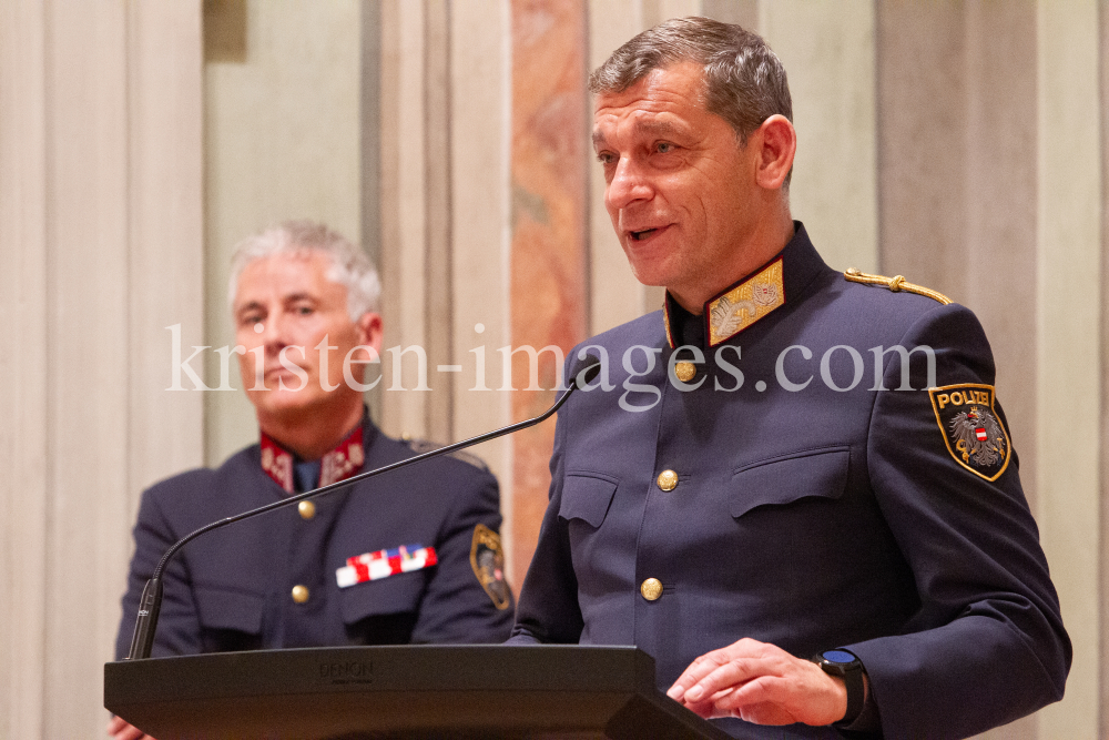 Helmut Tomac - Landespolizeidirektor von Tirol by kristen-images.com