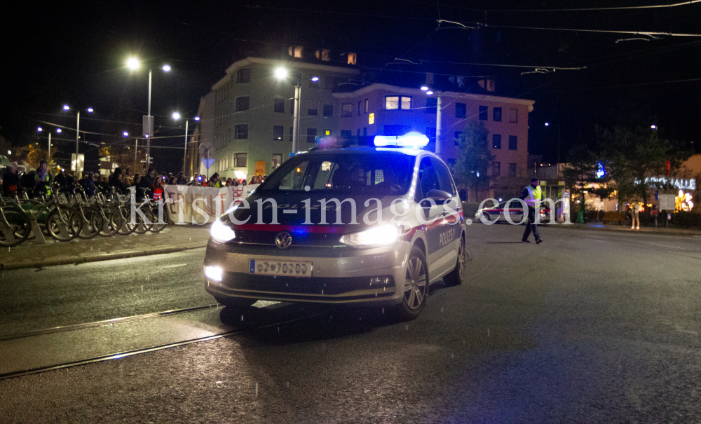 Polizeiauto mit Blaulicht by kristen-images.com