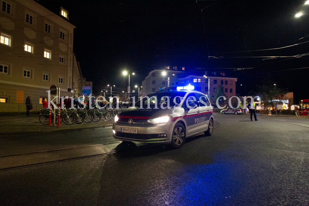 Polizeiauto mit Blaulicht by kristen-images.com