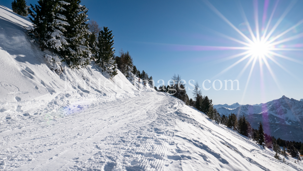 Winterwanderweg, Skiwanderweg, Skiweg für Skitourengeher / Patscherkofel by kristen-images.com