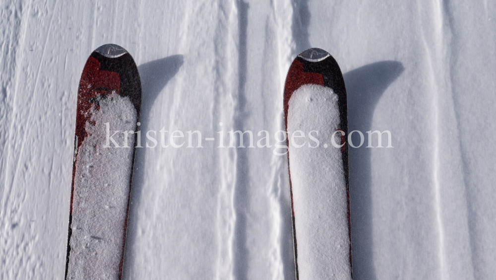 Stubaier Gletscher, Tirol, Austria / Ski, Skier in der Liftspur by kristen-images.com