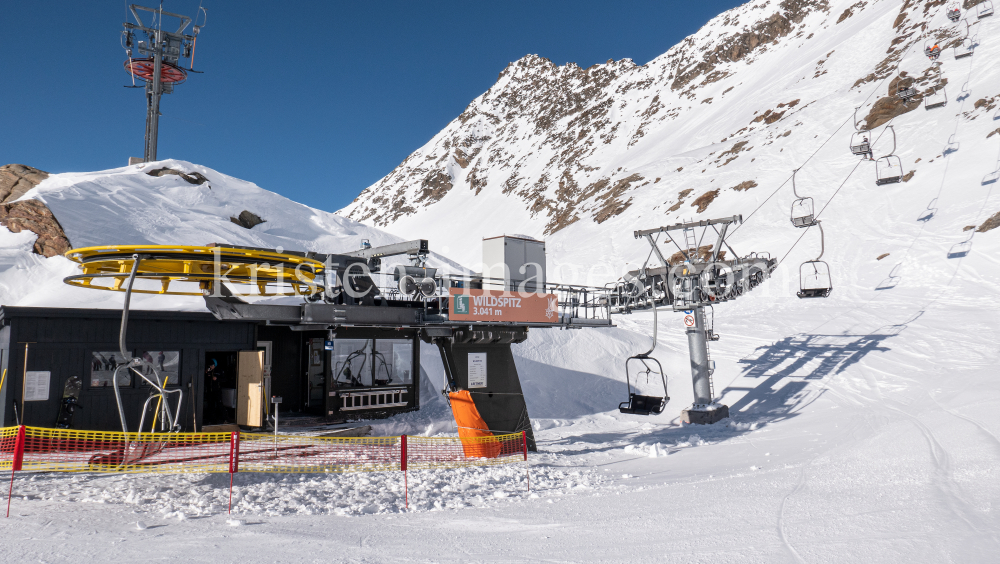 Stubaier Gletscher, Tirol, Austria / Wildspitz Sessellift by kristen-images.com