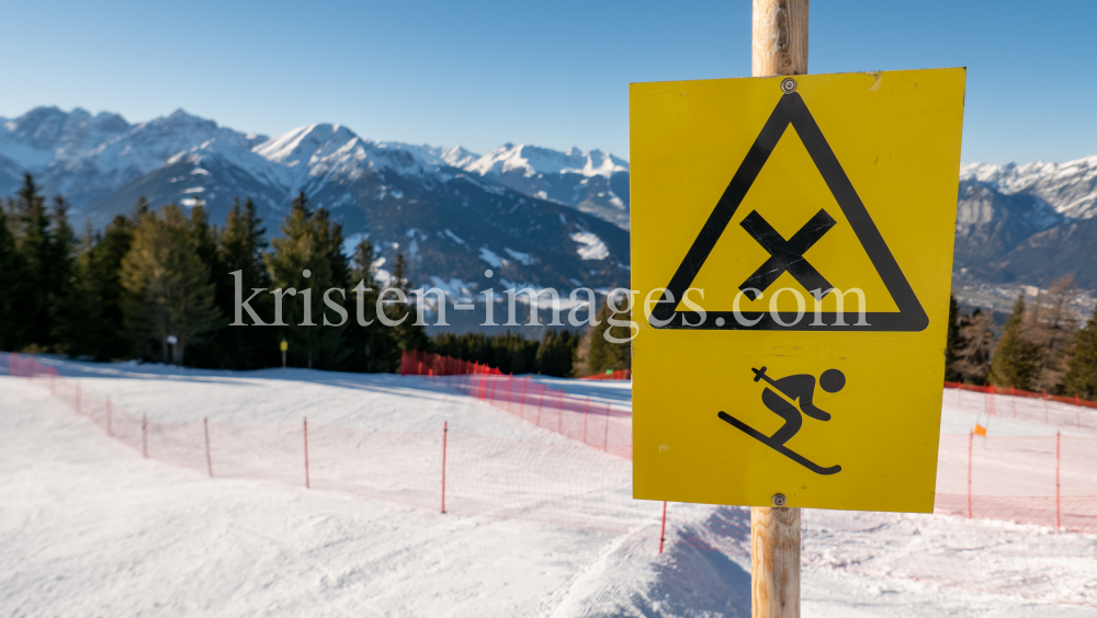 Kreuzung zweier Skipisten / Patscherkofel, Tirol, Austria by kristen-images.com