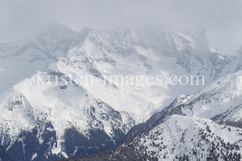 westliche Zillertaler Alpen, Tuxer Hauptkamm, Tirol, Austria by kristen-images.com