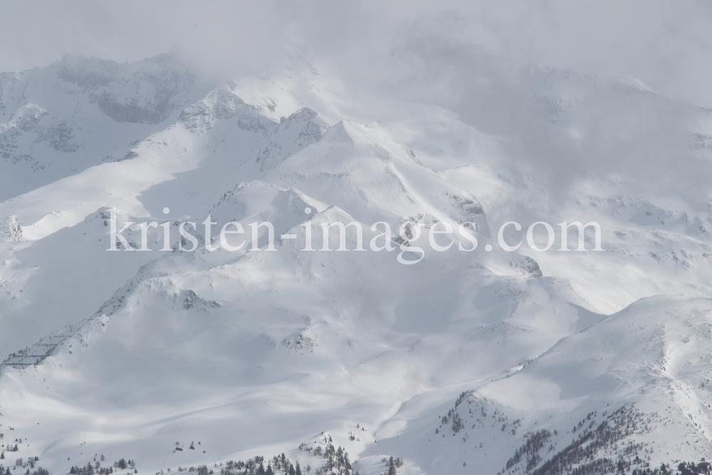 westliche Zillertaler Alpen, Tuxer Hauptkamm, Tirol, Austria by kristen-images.com
