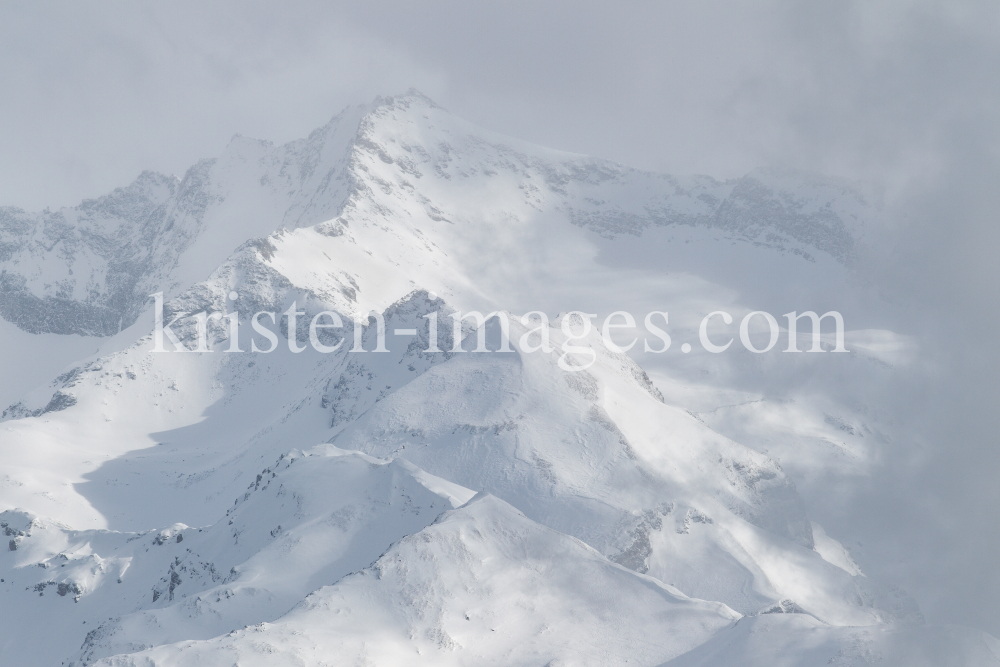 westliche Zillertaler Alpen, Tuxer Hauptkamm, Tirol, Austria by kristen-images.com