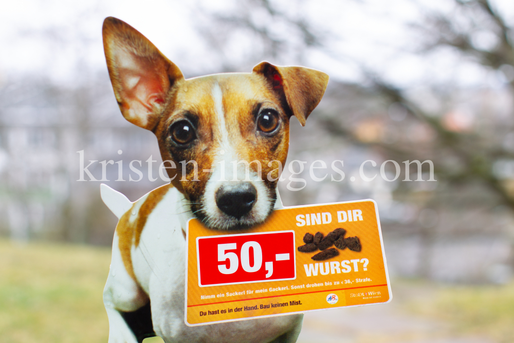 Hundeverordnungsschild der Stadt Wien by kristen-images.com