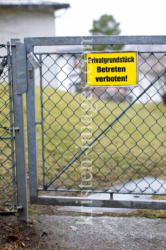 Privatgrundstück Betreten verboten by kristen-images.com