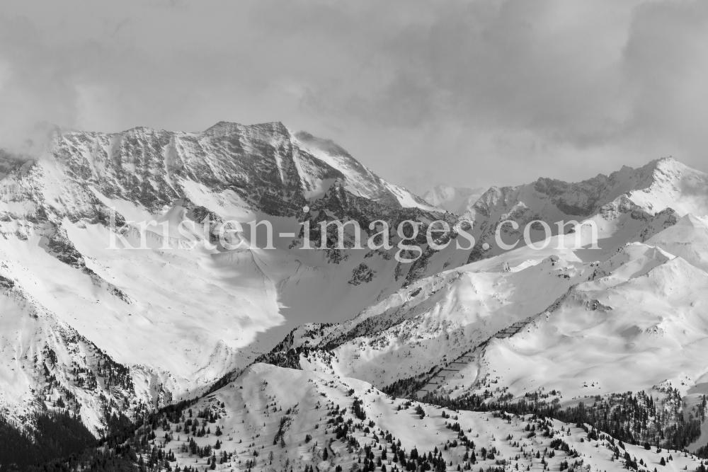 westliche Zillertaler Alpen, Tuxer Hauptkamm, Tirol, Austria by kristen-images.com