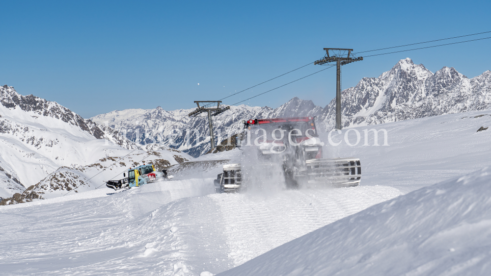 Pistenraupe / Stubaier Gletscher, Stubaital, Tirol, Austria by kristen-images.com