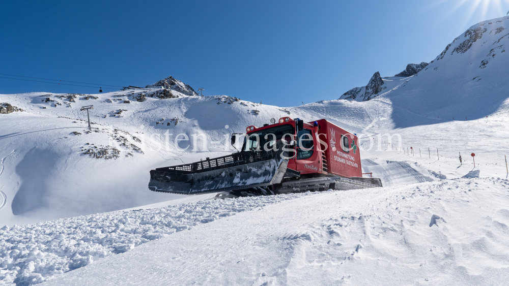 Pistenrettung / Stubaier Gletscher, Stubaital, Tirol, Austria by kristen-images.com