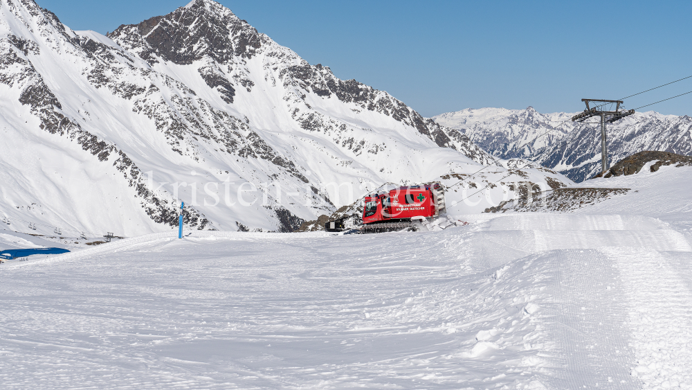 Pistenrettung / Stubaier Gletscher, Stubaital, Tirol, Austria by kristen-images.com