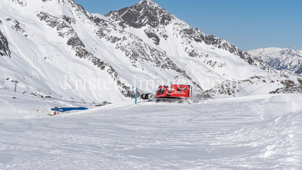 Pistenrettung / Stubaier Gletscher, Stubaital, Tirol, Austria by kristen-images.com