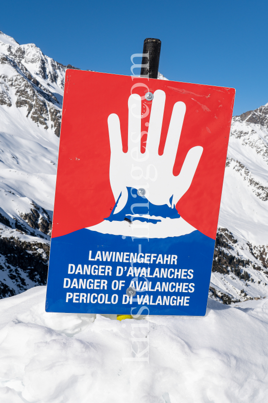 Warntafel: Stop Lawinengefahr / Stubaier Gletscher, Stubaital, Tirol, Austria by kristen-images.com