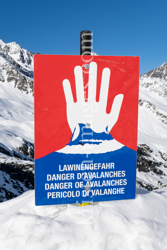 Warntafel: Stop Lawinengefahr / Stubaier Gletscher, Stubaital, Tirol, Austria by kristen-images.com