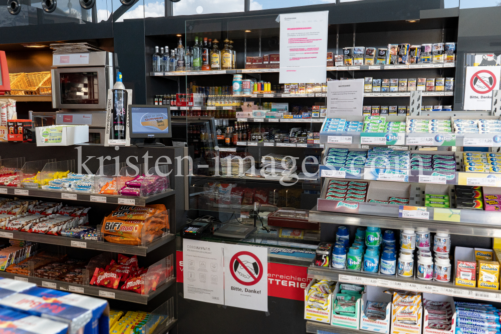 Infektionsschutz / Tankstelle Aldrans, Tirol, Austria by kristen-images.com