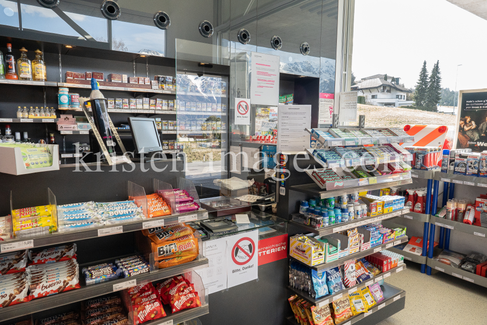 Infektionsschutz / Tankstelle Aldrans, Tirol, Austria by kristen-images.com