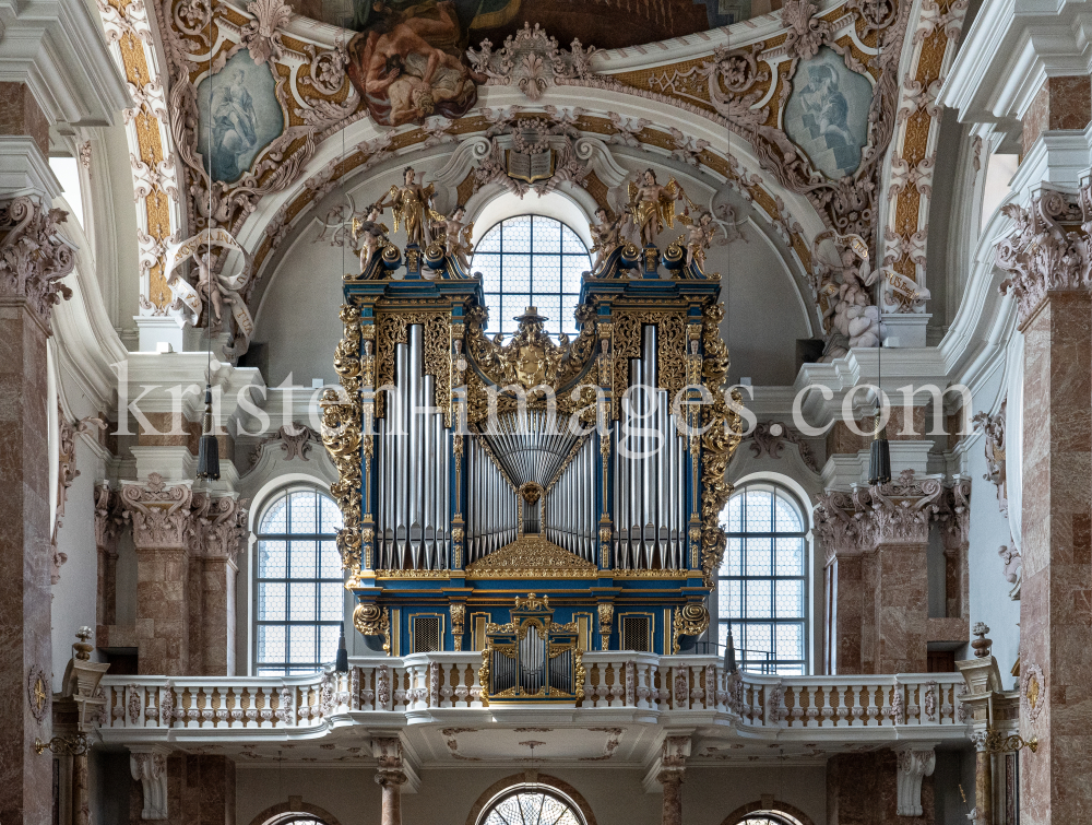 Dom zu St. Jakob in Innsbruck, Tirol, Austria / Osterwoche by kristen-images.com