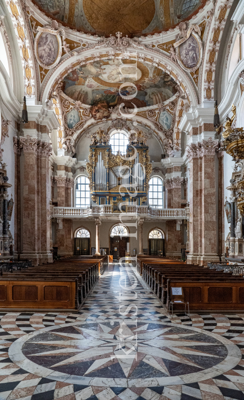 Dom zu St. Jakob in Innsbruck, Tirol, Austria / Osterwoche by kristen-images.com