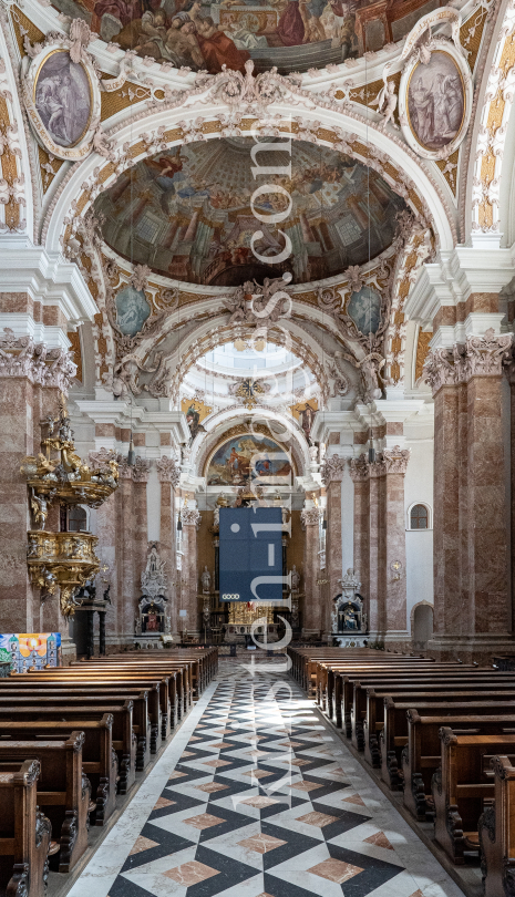 Dom zu St. Jakob in Innsbruck, Tirol, Austria / Osterwoche by kristen-images.com