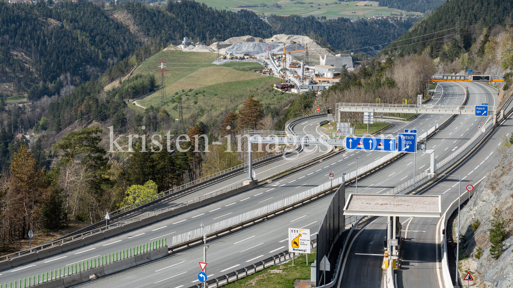 Brennerautobahn A13, Anschlußstelle Patsch, Wipptal, Tirol, Austria by kristen-images.com