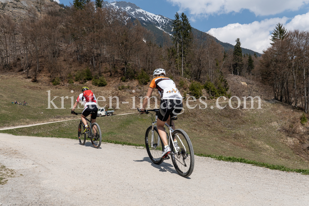 Mountainbiker / Arzler Alm, Nordkette, Innsbruck, Tirol, Austria by kristen-images.com