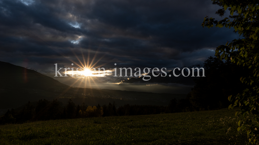 Sonnenuntergang über dem Inntal, Tirol, Austria by kristen-images.com