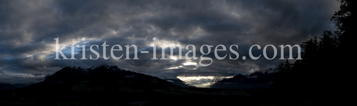 Sonnenuntergang über dem Inntal, Tirol, Austria by kristen-images.com