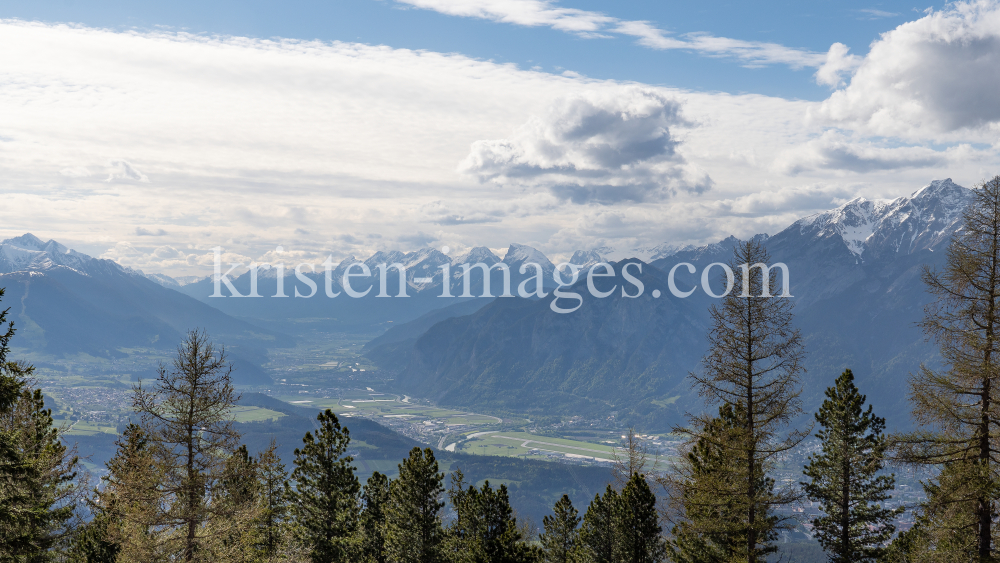 Blick von der Lanser Alm in das Inntal, Lans, Patscherkofel, Tirol, Austria by kristen-images.com