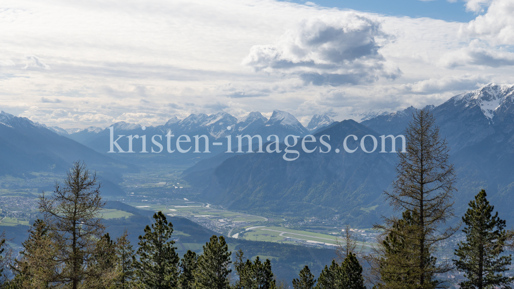 Blick von der Lanser Alm in das Inntal, Lans, Patscherkofel, Tirol, Austria by kristen-images.com