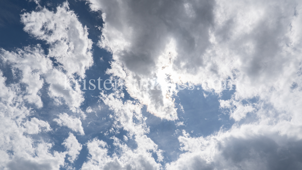 Himmel über Tirol, Austria / Wolken by kristen-images.com
