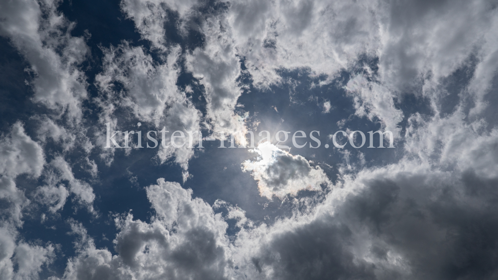 Himmel über Tirol, Austria / Wolken by kristen-images.com